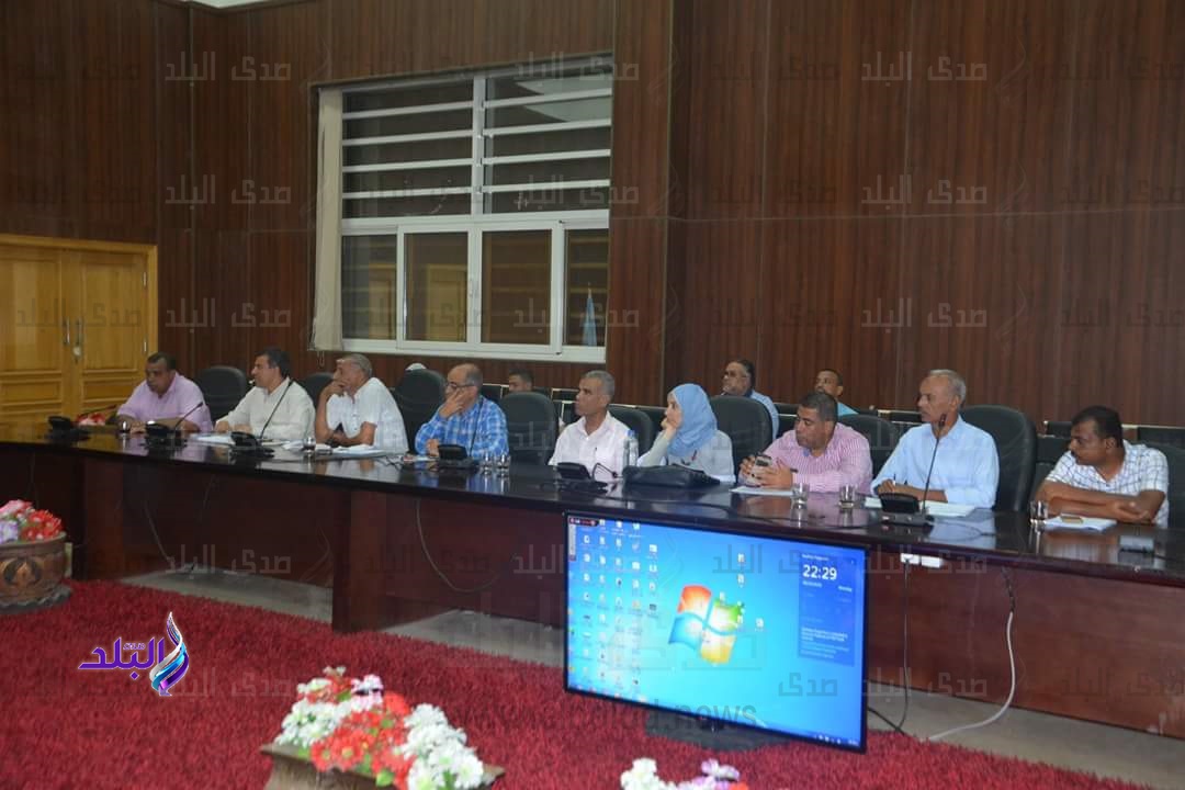 محافظ البحر الأحمر يناقش موقف تقنين أراضي وضع اليد محافظ البحر الأحمر يناقش موقف تقنين أراضي وضع اليد