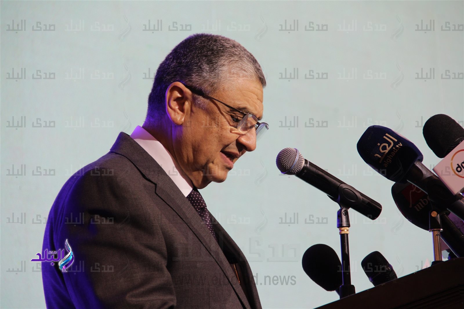 الدكتور محمد شاكر وزير الكهرباء 