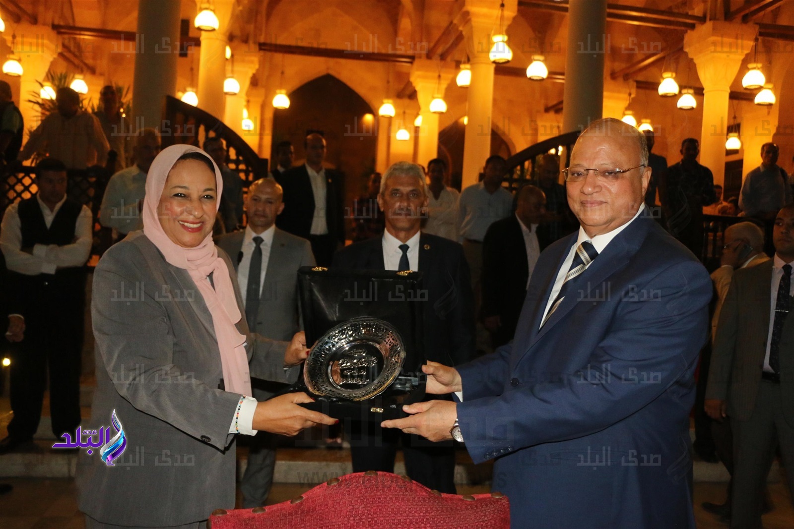 خالد عبد العال يكرم محافظ القاهرة السابق ونوابه