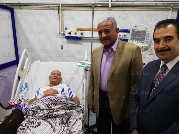 محافظ السويس يزور الفدائى البطل محمود طه بعد تعرضه لوعكة