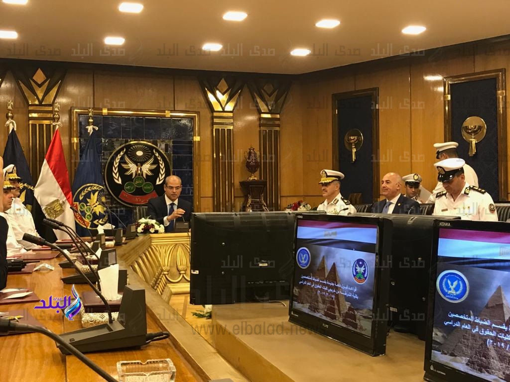 قبول دفعة جديدة من الضباط المتخصصين حاملى شهادة كليات الحقوق