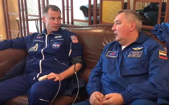 طاقم صاروخ سويوز