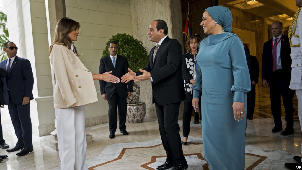 الرئيس السيسي وقرينته يستقبلان ميلانيا ترامب الرئيس السيسي وقرينته يستقبلان ميلانيا ترامب