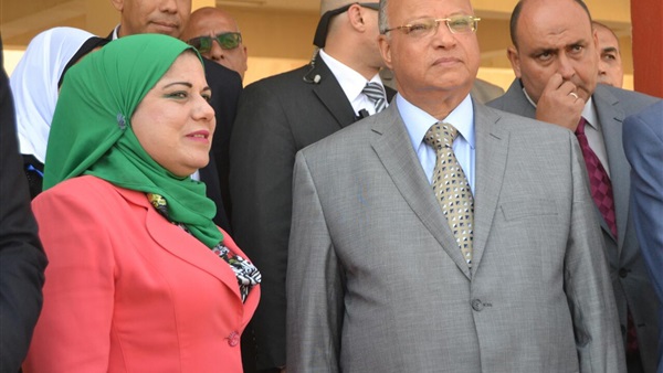 محافظ القاهرة ووزير البترول يتفقدان مشروع غاز المنازل بحلوان