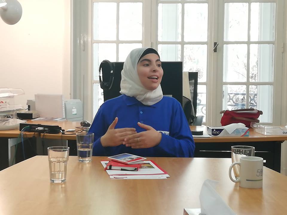 الطلبة أمنية خلال ترأسها لقاء في السفارة الدبلوماسية