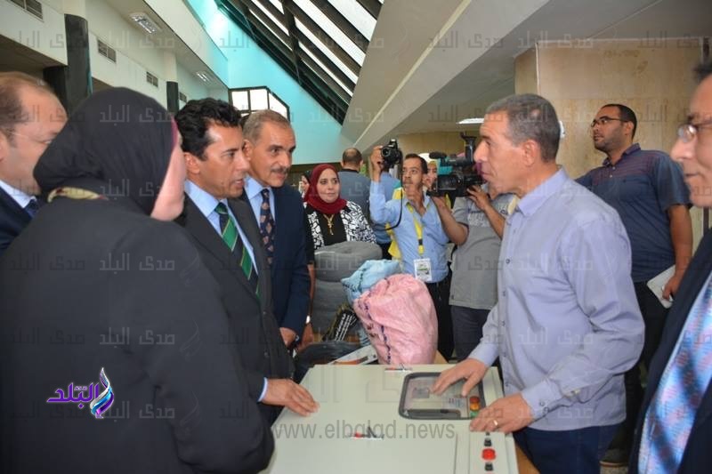 افتتاح معرض جهاز المشروعات المتوسطة والصغير بجامعة أسيوط