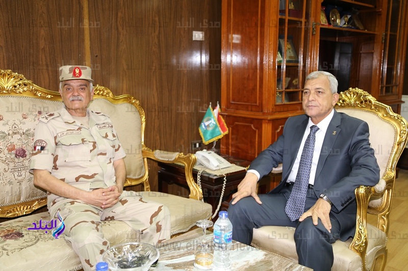 محافظ المنوفية يستقبل مدير جمعية المحاربين القدماء