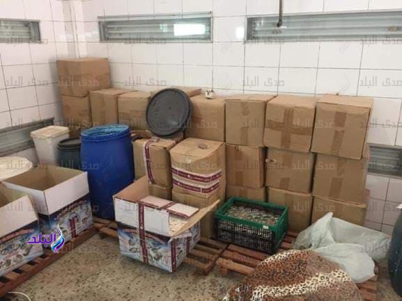 مستحضرات تجميل مجهولة المصدر