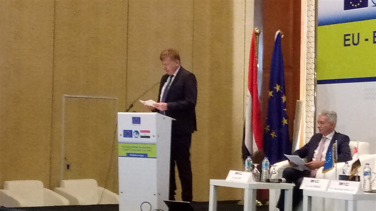 سوركوش ووزير الري د. عبد العاطي