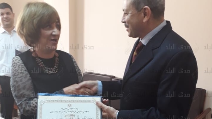 القومي لرعاية أسر الشهداء والمصابين يكرم  سهير عبدالقادر القومي لرعاية أسر الشهداء والمصابين يكرم  سهير عبدالقادر