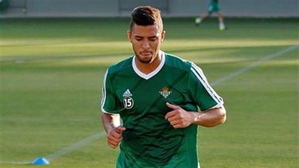 عمرو طارق مدافع المنتخب الوطني عمرو طارق مدافع المنتخب الوطني
