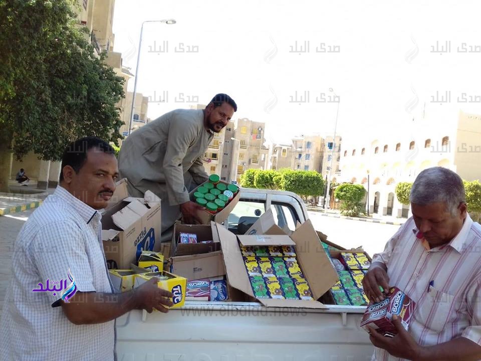 ضبط مخزن أغذية منتهية الصلاحية بالأقصر...صور