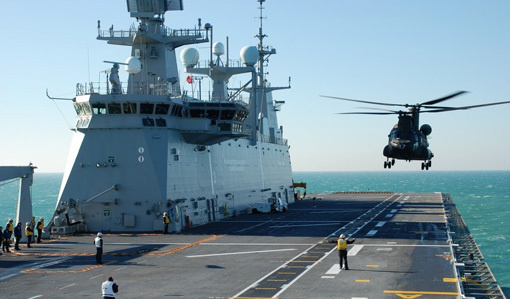 سقوط مروحية أمريكية على حاملة طائرات سقوط مروحية أمريكية على حاملة طائرات