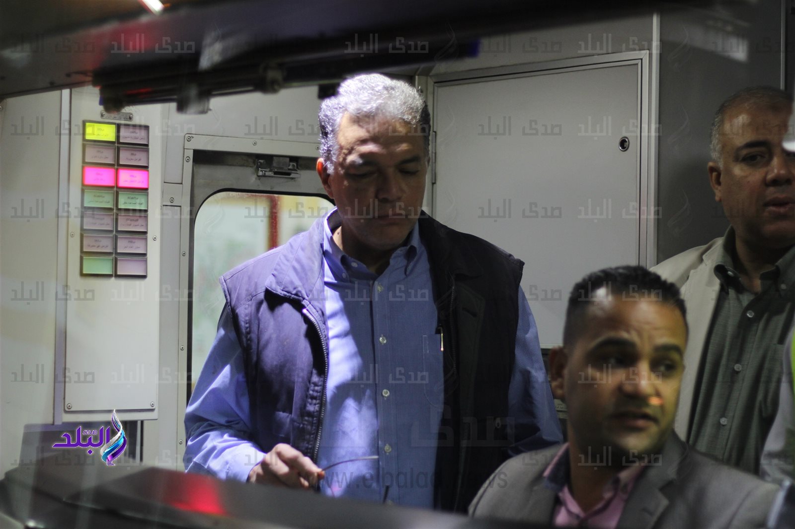 وزير النقل خلال التشغيل التجريبي لمترو مصر الجديدة