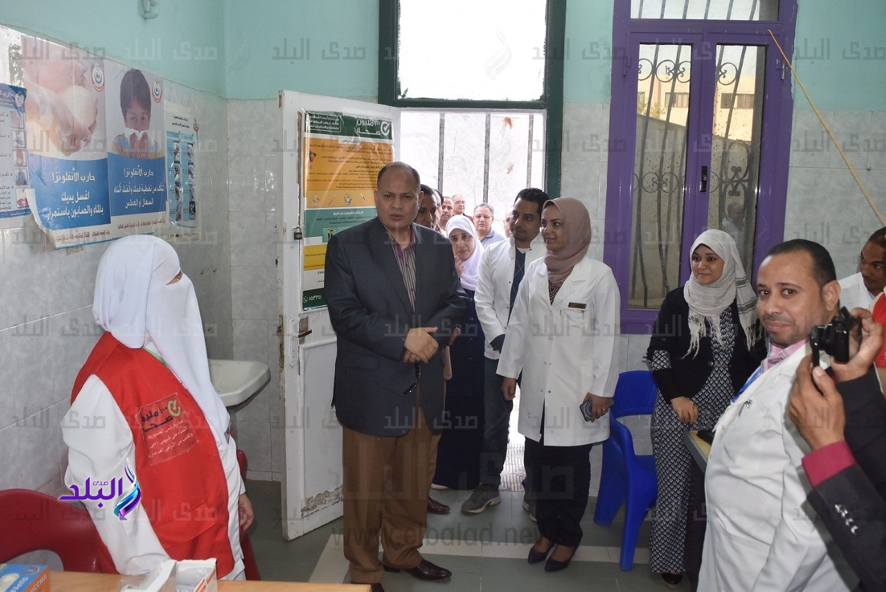حافظ الفيوم يتفقد سير العمل بمستشفى سنورس المركزى