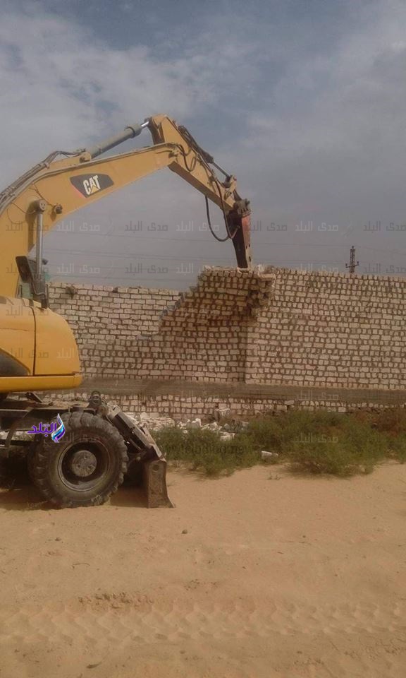 حملة لإزالة التعديات علي الطريق الدائري بالفيوم