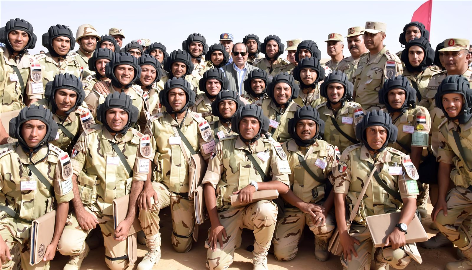 الرئيس عبد الفتاح السيسي الرئيس عبد الفتاح السيسي