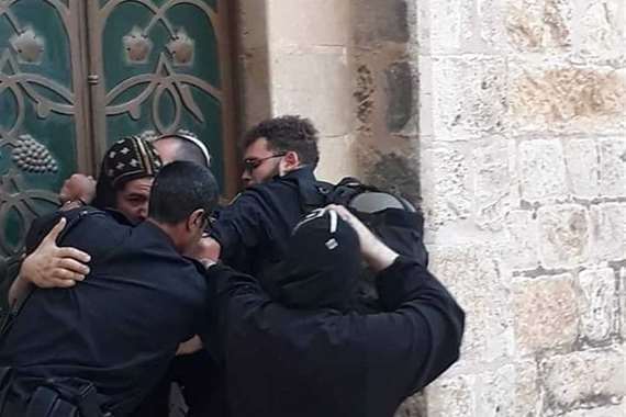 اعتداء إسرائيل على رهبان دير السلطان