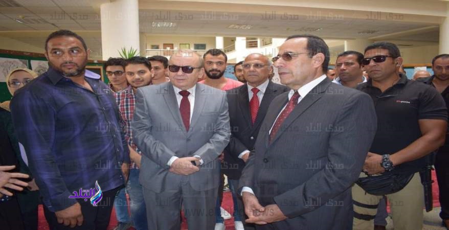 محافظ شمال سيناء يتفقد مدارس العريش