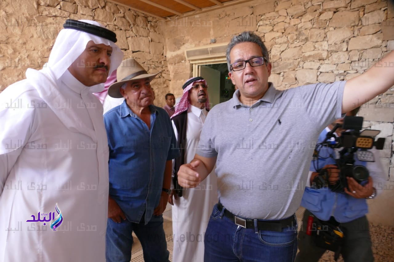 وصول نجل ملك السعودية للاقصر 