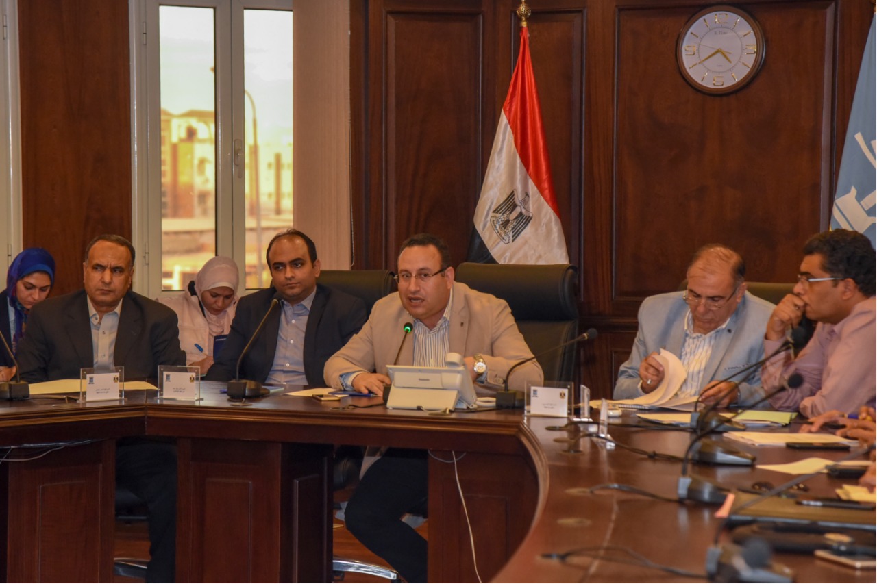 اجتماعا موسعا ضم رؤساء الأحياء ومديري المناطق اجتماعا موسعا ضم رؤساء الأحياء ومديري المناطق