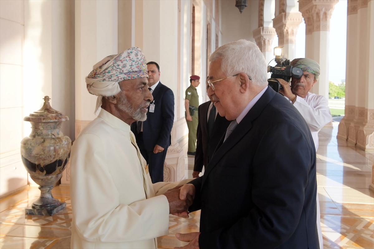 الرئيس الفلسطيني والسلطان قابوس