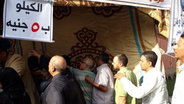 منافذ حزب مستقبل وطن لبيع البطاطس بأسعار مخفضة منافذ حزب مستقبل وطن لبيع البطاطس بأسعار مخفضة