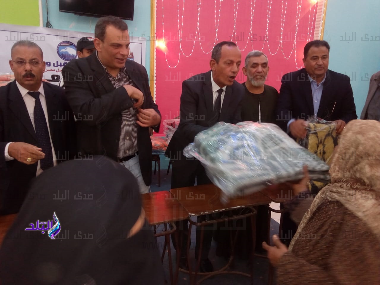 توزيع بطاطين توزيع بطاطين