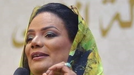 المذيعة السودانية الشهيرة لمياء متوكل