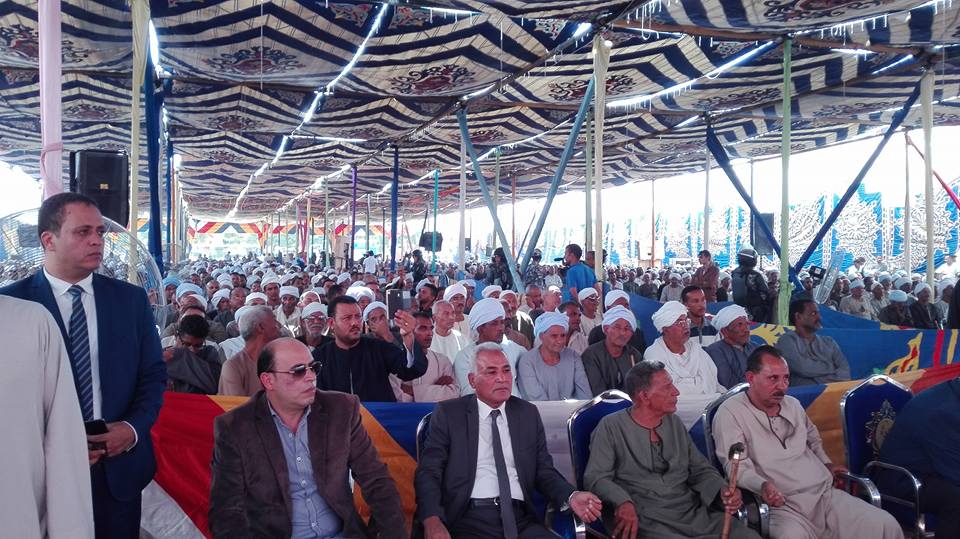 محافظ ومدير أمن الأقصر يشهدان إنهاء خصومة ثأرية بين عائلتين محافظ ومدير أمن الأقصر يشهدان إنهاء خصومة ثأرية بين عائلتين