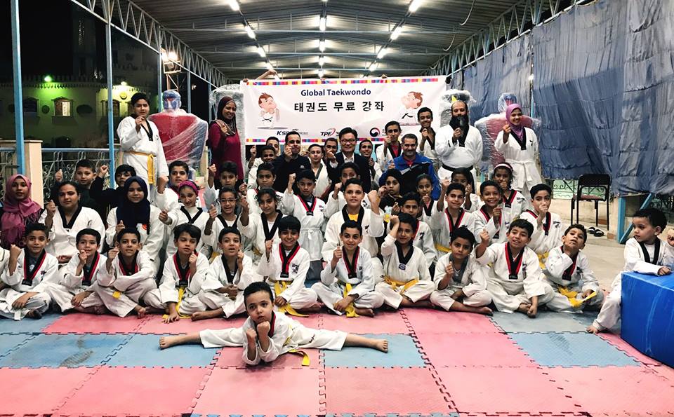 جانب من مشاركة مدير المركز الثقافي الكوري