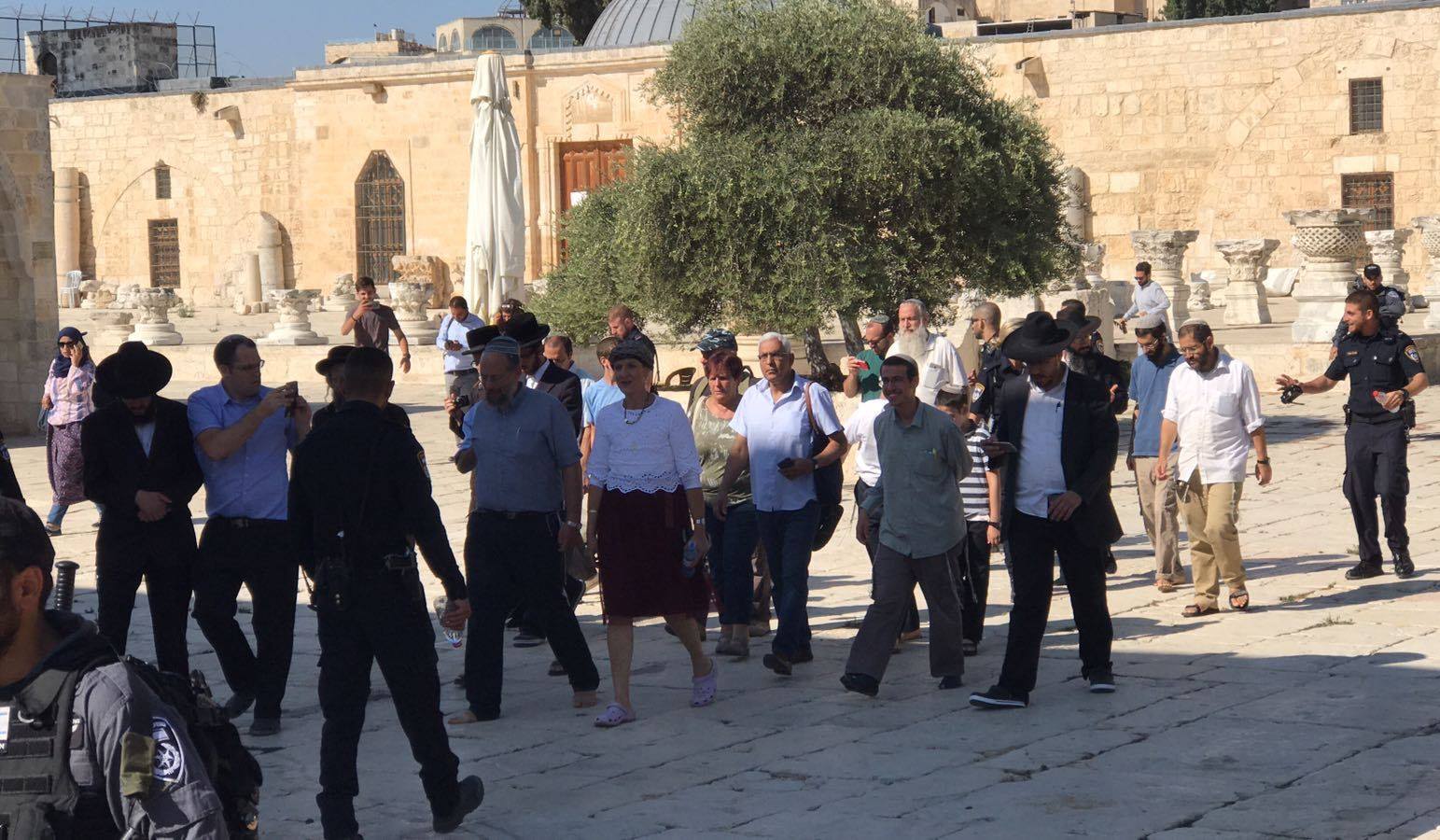 مستوطنون يقتحمون الحرم الإبراهيمي