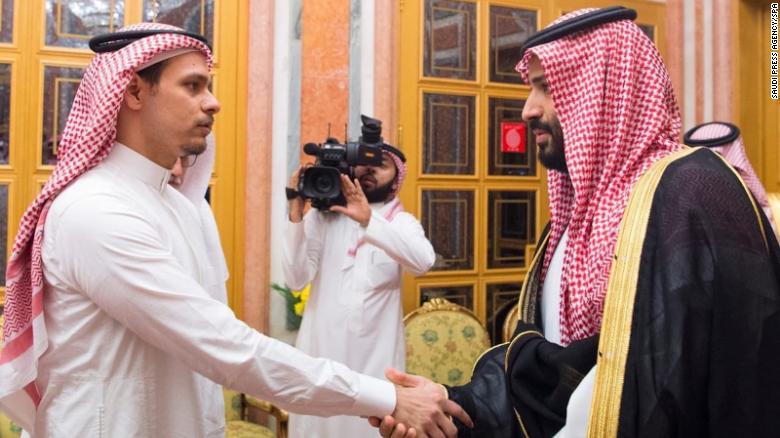 مصافحة صلاح خاشقجي لولي العهد  مصافحة صلاح خاشقجي لولي العهد