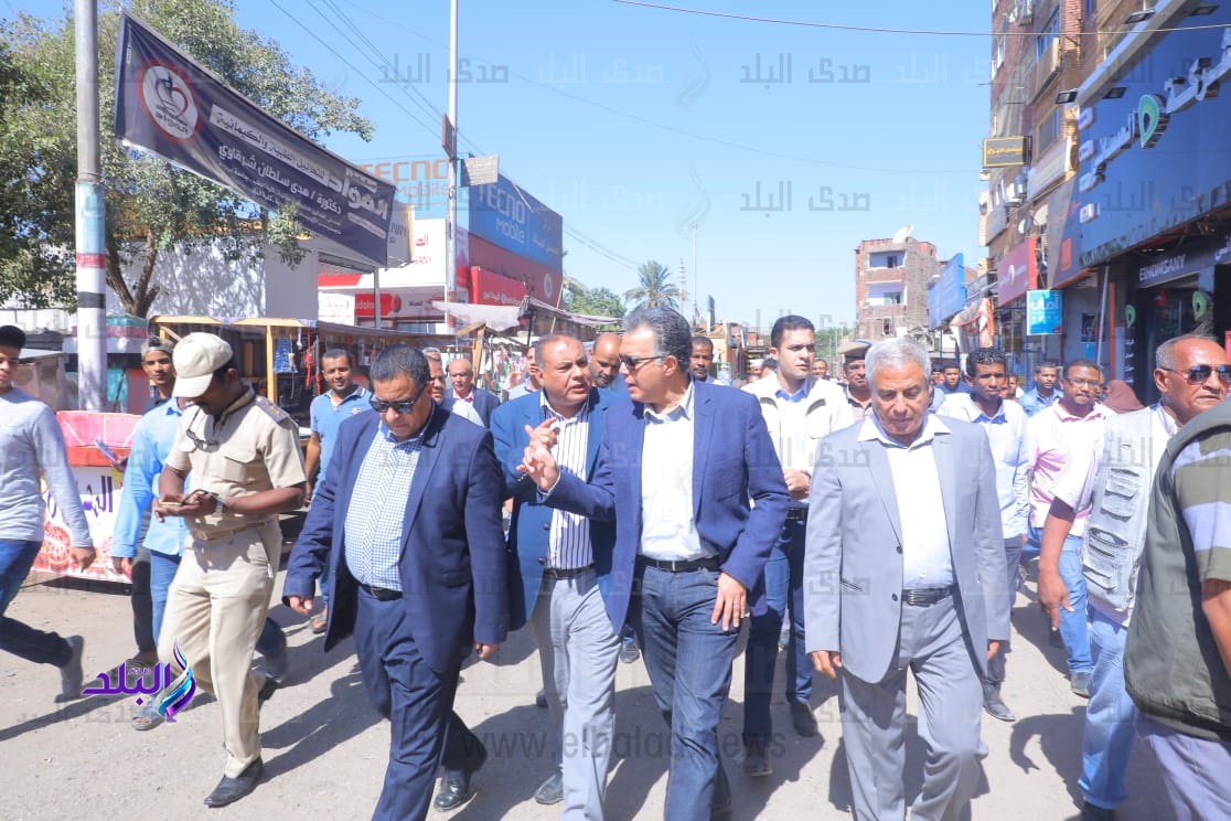 وزير النقل يتفقد محطة قطار كوم امبو و نفق المشاة بأسوان وزير النقل يتفقد محطة قطار كوم امبو و نفق المشاة بأسوان