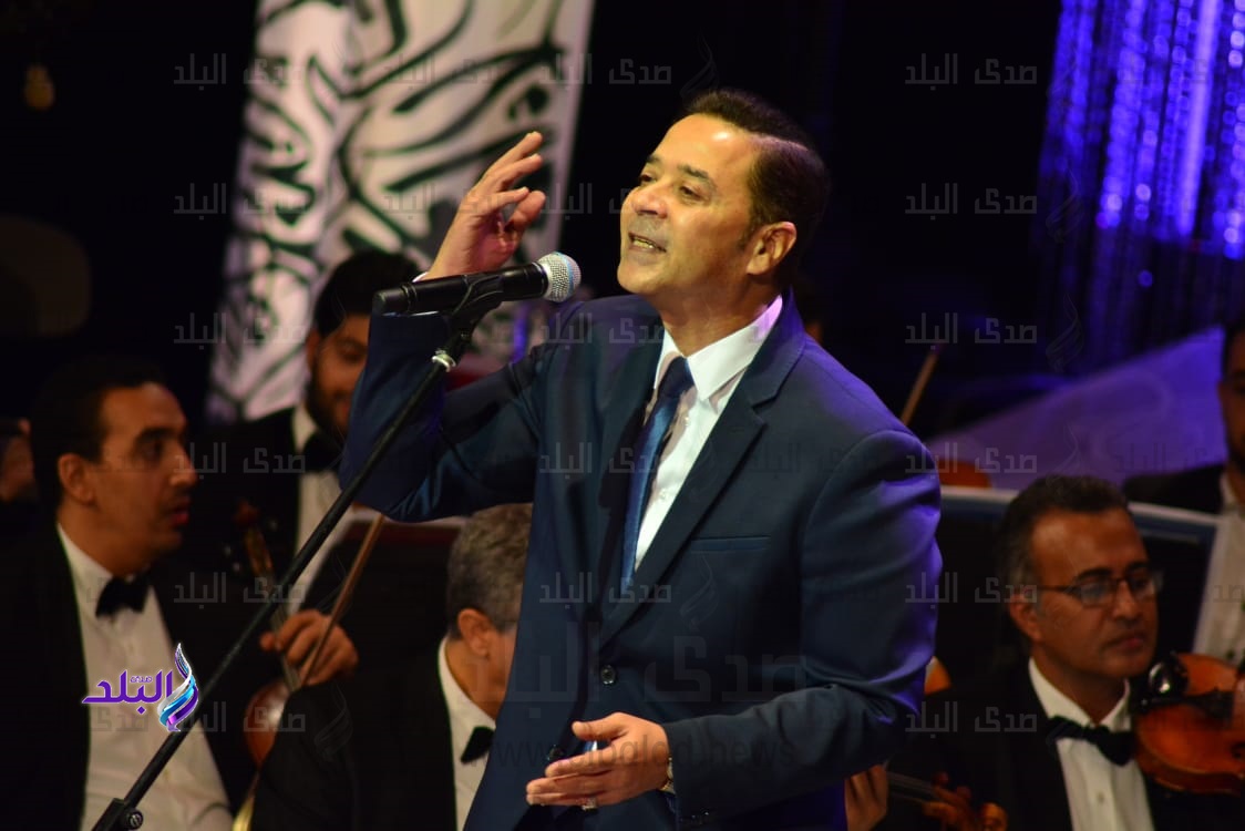 مدحت صالح يشعل الليلة السادسة بفعاليات مهرجان الموسيقى