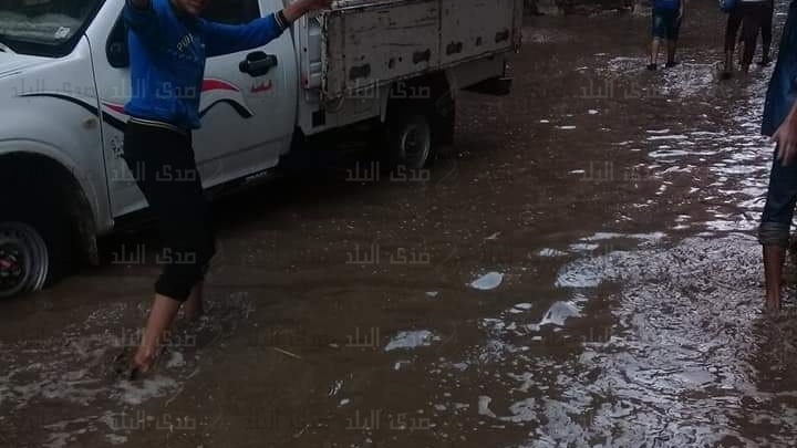 سقوط الأمطار بالبحيرة يكشف سؤ حالة الصرف الصحى والطرق..صور سقوط الأمطار بالبحيرة يكشف سؤ حالة الصرف الصحى والطرق..صور