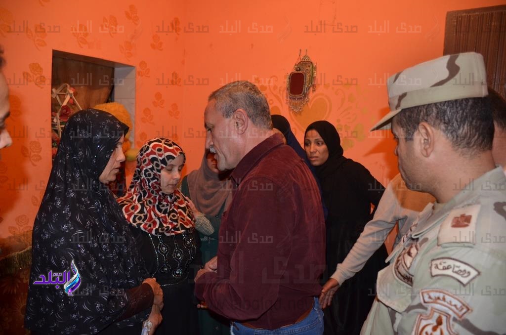 محافظ الإسماعيلية يعزي أسرة الشهيد أحمد عادل حسن 