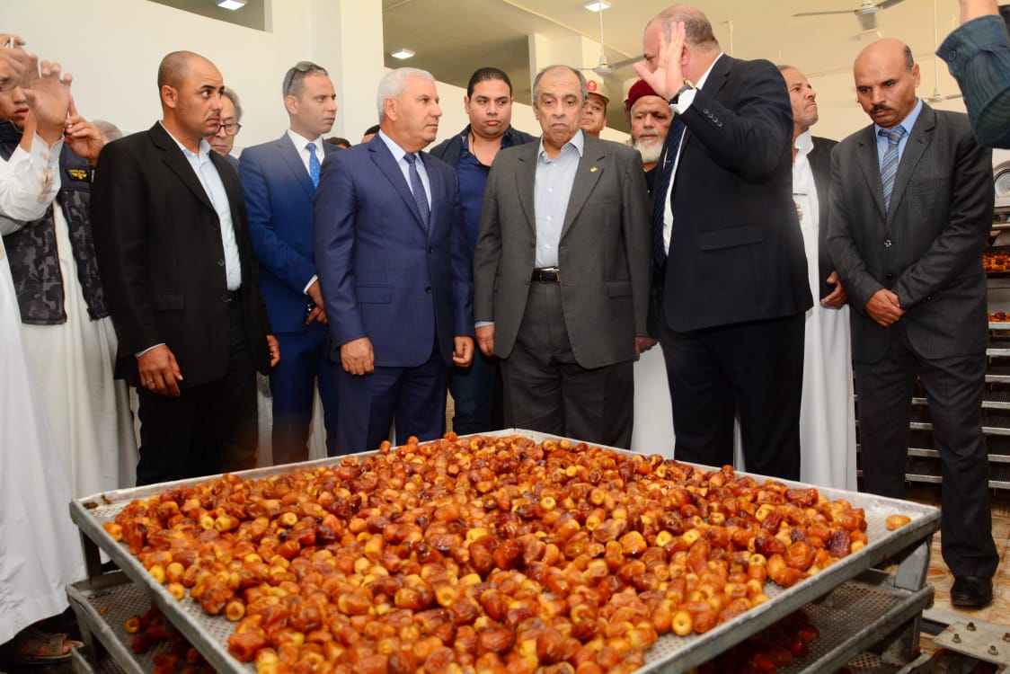 جانب من افتتاح مصنع التمور 