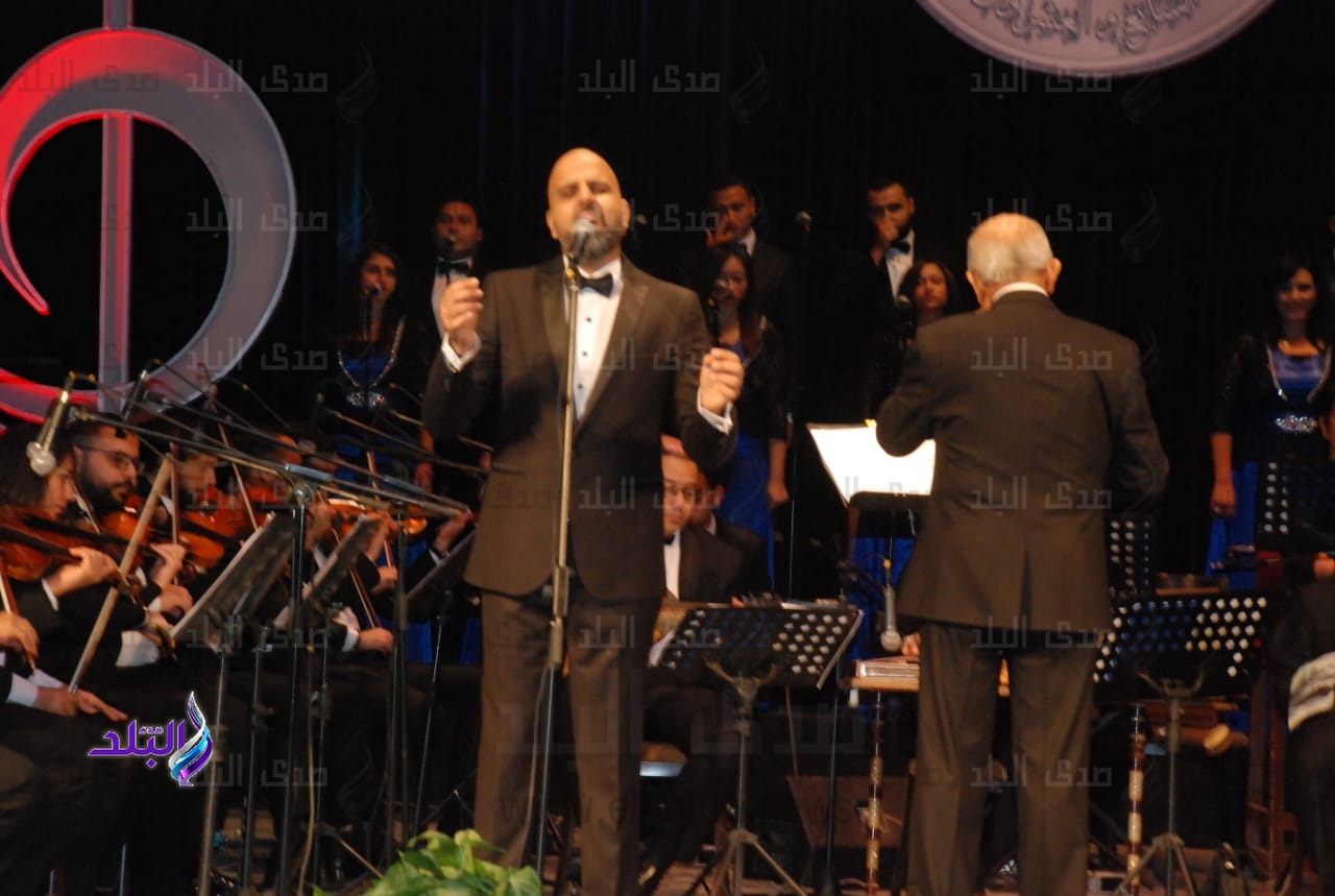  الحلو يغنى لأم كلثوم والعندليب فى حفل الموسيقى العربية 
