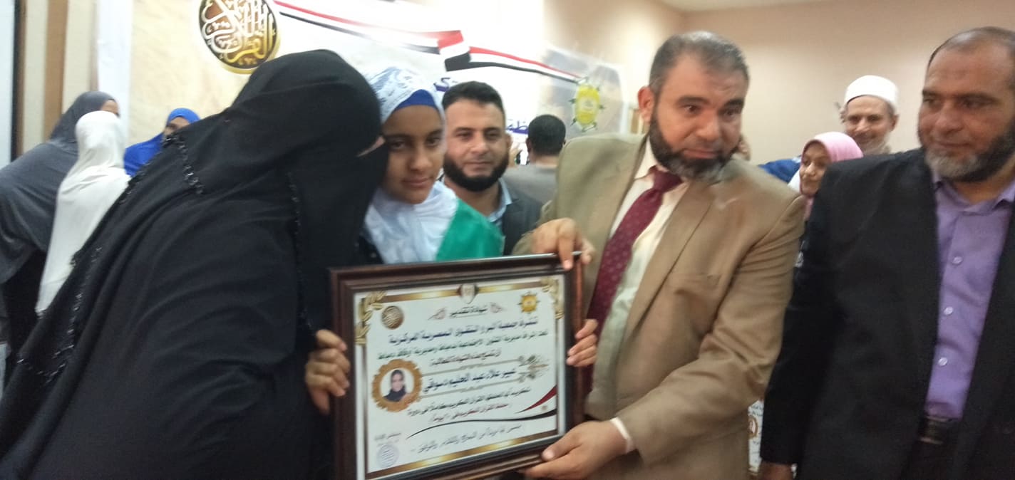 تكريم حفظة القرآن الكريم بدورة الـ 60 يوما بدمياط