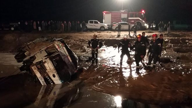 السيول تضرب الأردن
