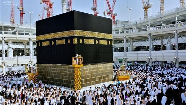 حكم من اعتمر ولم يصل ركعتين خلف مقام إبراهيم 