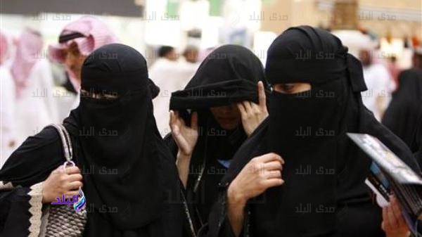 السعوديات يتمردن بحملة العباءة المقلوبة