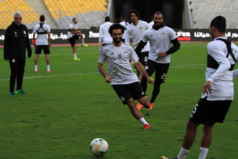 محمد صلاح يتألق فى مران المنتخب محمد صلاح يتألق فى مران المنتخب