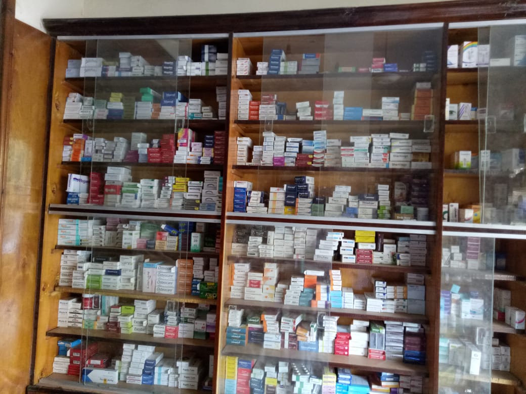 تشميع صيدلية وضبط أكثر من 13 ألف قرص أدوية 