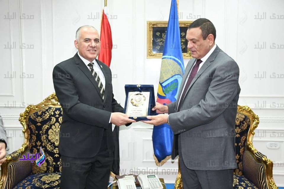 محافظ البحيرة يستقبل وزير الرى ويكرمه تقديرًا لجهوده محافظ البحيرة يستقبل وزير الرى ويكرمه تقديرًا لجهوده