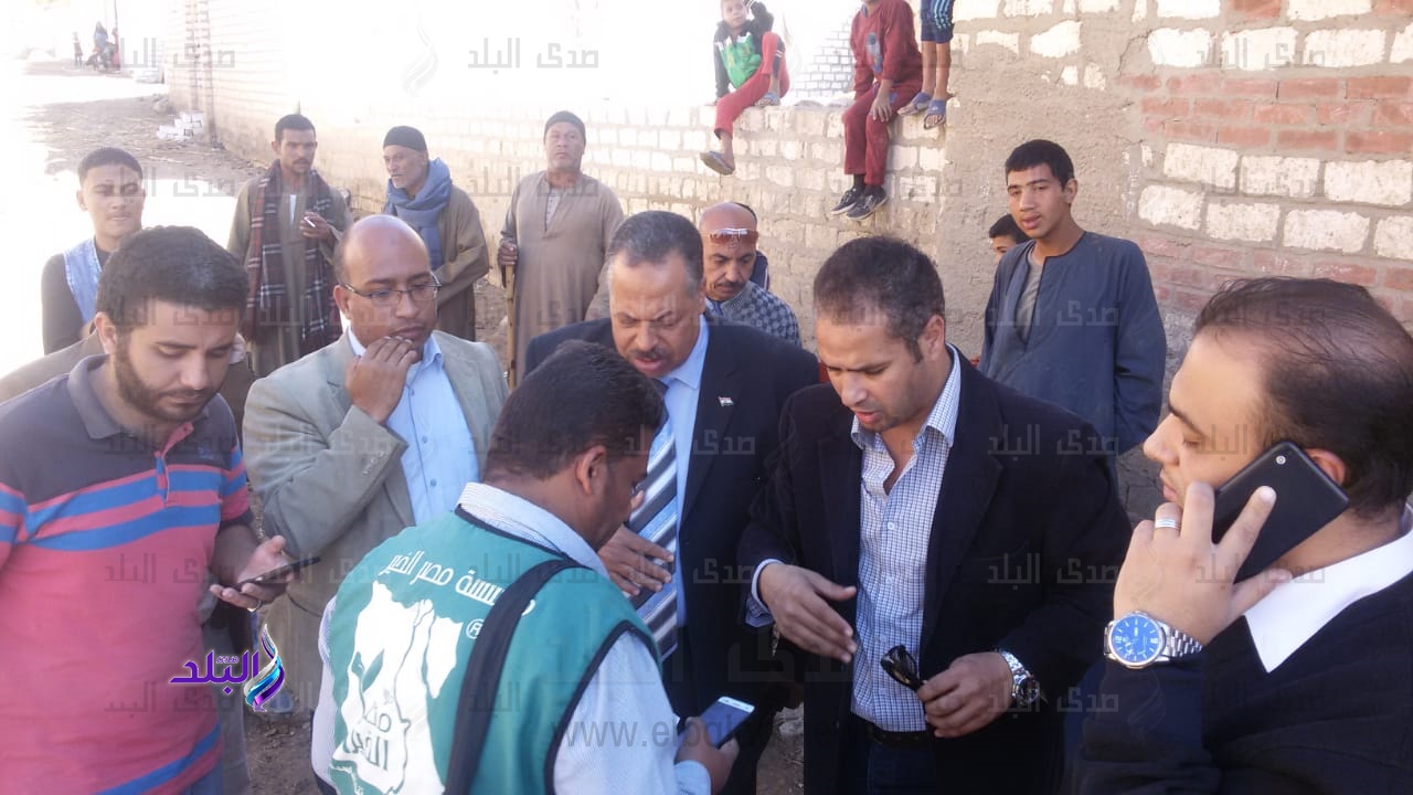نائب محافظ أسيوط يتفقد القافلة الطبية بعزبة سعيد 