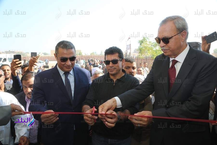 وزير الشباب ومحافظ قنا يفتتحان أعمال تطوير مركز شباب الزوايد