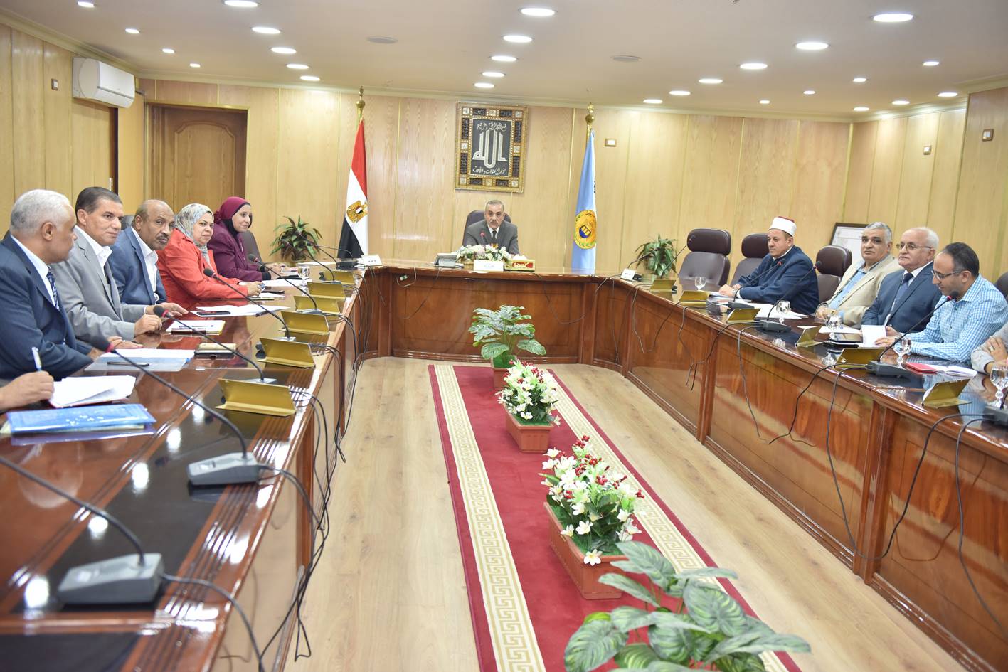 الاجتماع شباب الخريجين وجميع العاملين