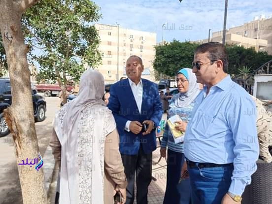 رئيس الحي برفقة نائب المحافظ في الحملة
